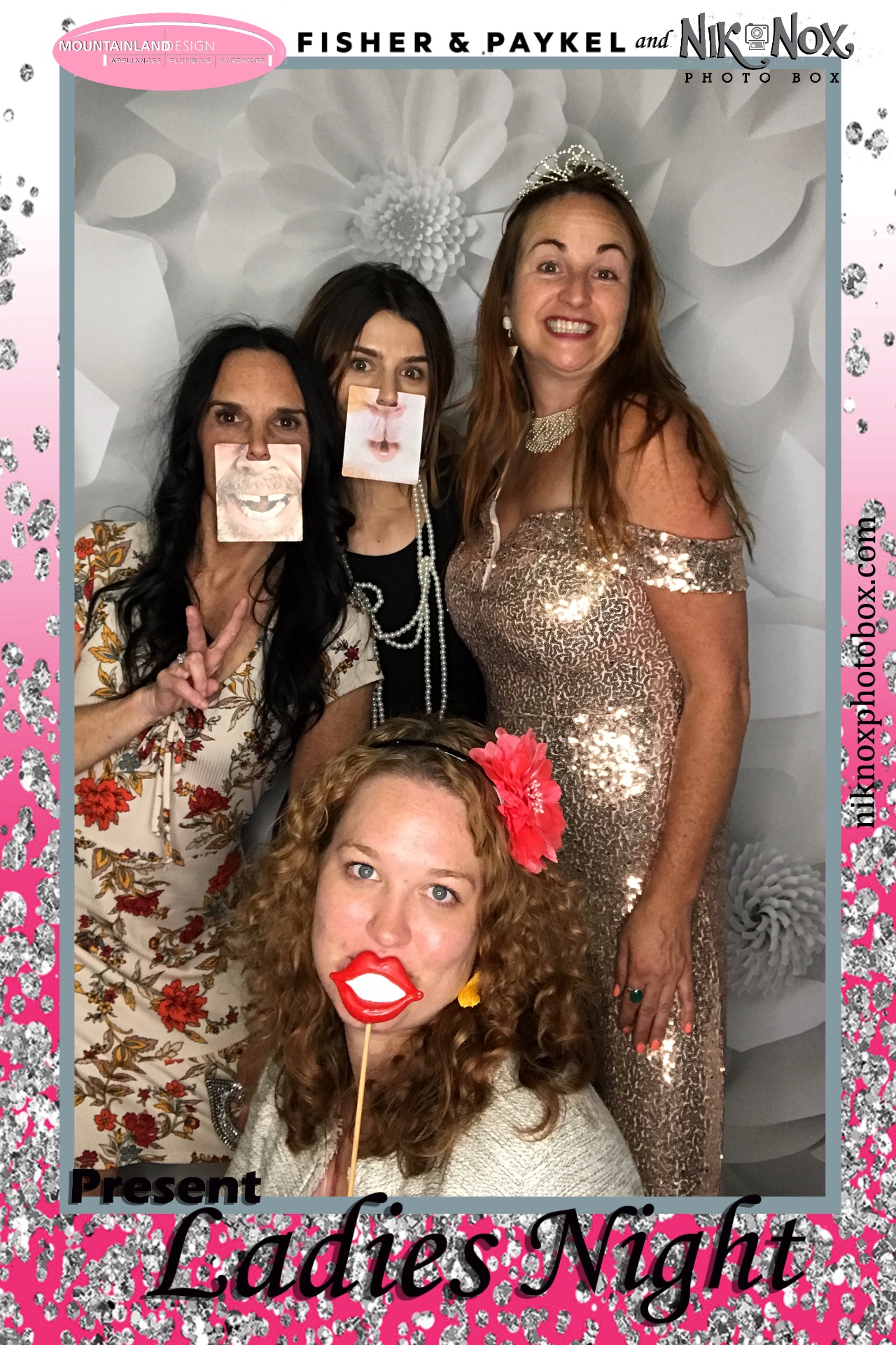 Ladies Night | View more photos from the event at gallery.niknoxphotobox.com/u/NiKnox-Photo-Box/Ladies-Night